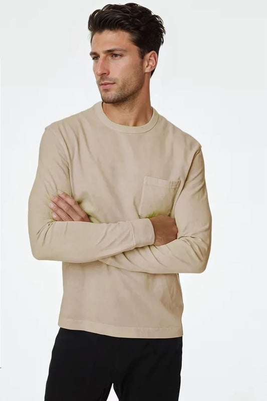 This long-sleeved t-shirt is garment-dyed for an authentic finish. Made to a comfy relaxed fit. It has a classic crew neck and a breast pocket that adds a stylish finishing touch to a versatile smart-casual essential. Cut from soft and breathable pure cotton for comfort, it has snug stretchy ribbed trims
Slub Jersey Cotton Fabric
Crew Neck
27" Shoulder to Hem
Sizing: As expected 
Fit: Relaxed
These are last season stock originally made for M&S.