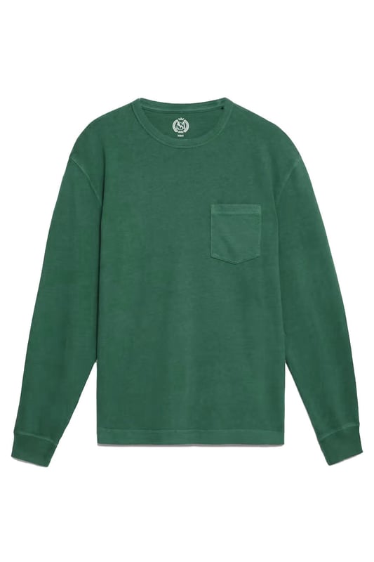 This long-sleeved t-shirt is garment-dyed for an authentic finish. Made to a comfy relaxed fit. It has a classic crew neck and a breast pocket that adds a stylish finishing touch to a versatile smart-casual essential. Cut from soft and breathable pure cotton for comfort, it has snug stretchy ribbed trims
Slub Jersey Cotton Fabric
Crew Neck
27" Shoulder to Hem
Sizing: As expected 
Fit: Relaxed
These are last season stock originally made for M&S.