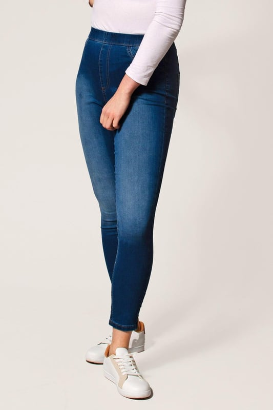 Every woman loves a good pair of jeggings, and you'll nail casual style in these. They're designed in a flattering skinny fit with an elasticated high waistband for comfort. The sculpt & Lift super-stretchy fabric pulls you in, while clever stitching lifts your bottom for a sculpted silhouette.

Short 28" Regular 30" Long 31/32".