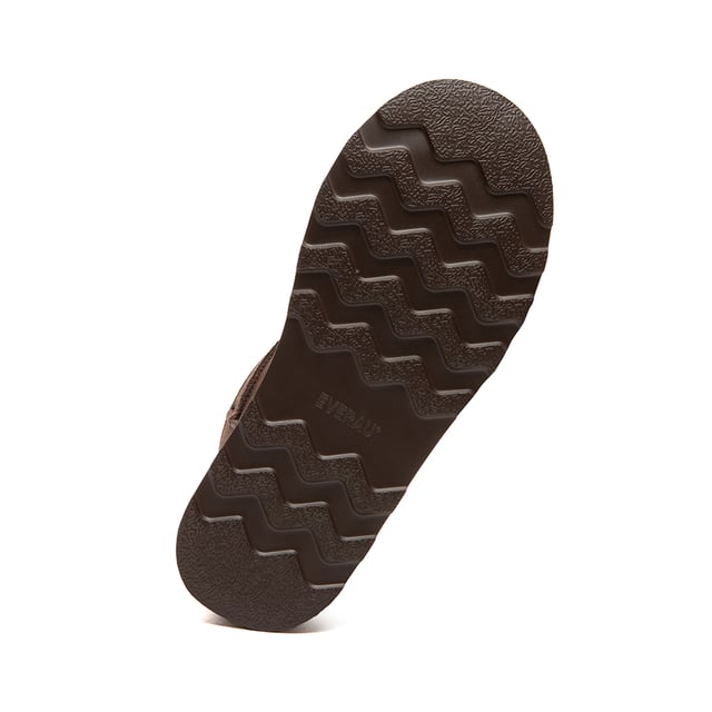 Erleben Sie den luxuriösen Komfort, Ihre Füße in ein Paar Heron Ultra Mini Platform Boots zu gleiten, wo das australische Schafswollfutter Sie mit seiner Weichheit und Wärme umhüllt. Hergestellt aus Rindsveloursleder mit einer wasserabweisenden Beschichtung auf der Oberfläche, können Sie bei diesen neuen Heron Ultra Platform Boots nichts falsch machen.  
Spezifikation:  
Rindsveloursleder-Obermaterial  
Warmes Schafswollfutter  
Weich gepolsterte Schafwoll-Einlegesohle  
EVA-Sohle  
Technologien:  
Wasser- und schmutzabweisendes Obermaterial  
Rutschfeste Außensohle  