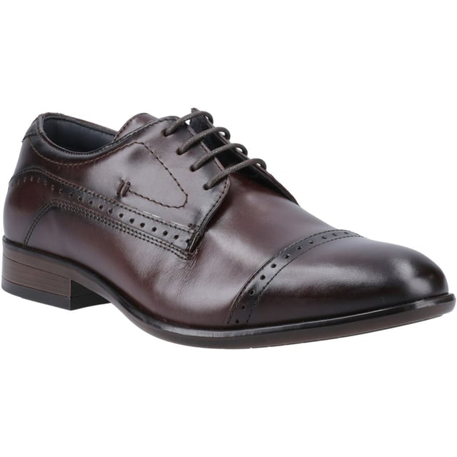 Introducing the RALPH, toe-cap Oxford style, crafted from Italian leather and finished to give a rich colour leather. Elevate your formal style with a closed oxford lace-up closure. The Ortholite® insole and padded collar and tongue ensure comfort.