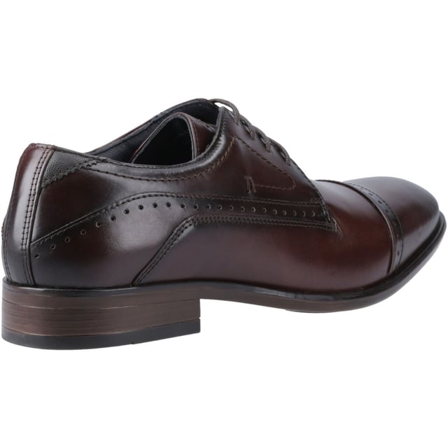 Introducing the RALPH, toe-cap Oxford style, crafted from Italian leather and finished to give a rich colour leather. Elevate your formal style with a closed oxford lace-up closure. The Ortholite® insole and padded collar and tongue ensure comfort.