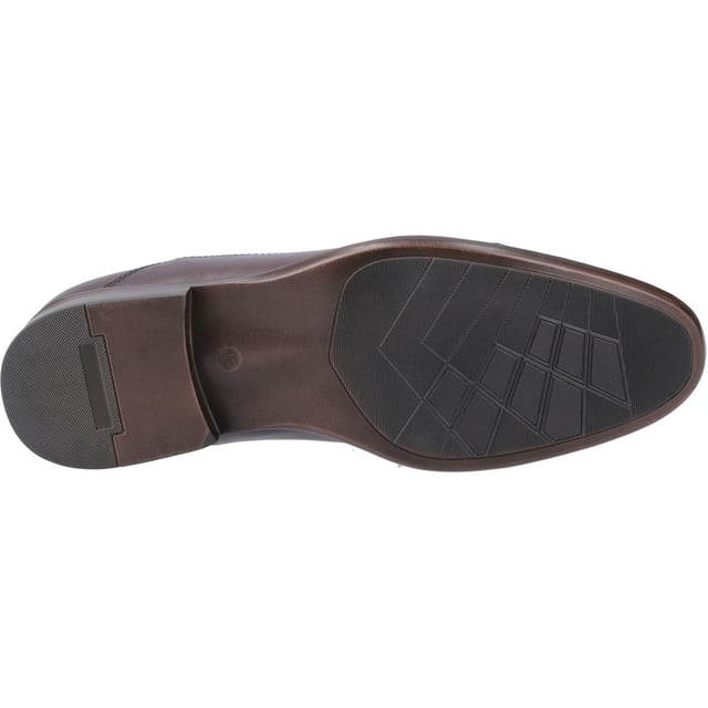 Introducing the RALPH, toe-cap Oxford style, crafted from Italian leather and finished to give a rich colour leather. Elevate your formal style with a closed oxford lace-up closure. The Ortholite® insole and padded collar and tongue ensure comfort.