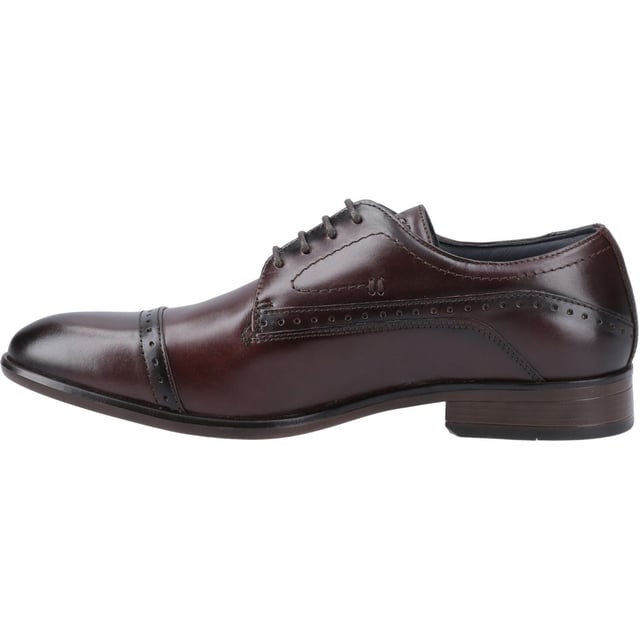 Introducing the RALPH, toe-cap Oxford style, crafted from Italian leather and finished to give a rich colour leather. Elevate your formal style with a closed oxford lace-up closure. The Ortholite® insole and padded collar and tongue ensure comfort.