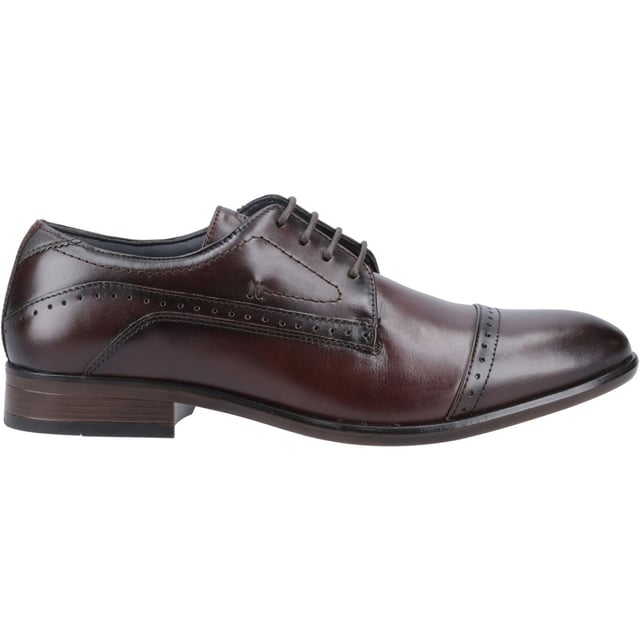Introducing the RALPH, toe-cap Oxford style, crafted from Italian leather and finished to give a rich colour leather. Elevate your formal style with a closed oxford lace-up closure. The Ortholite® insole and padded collar and tongue ensure comfort.