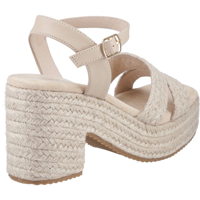 Voor een chique boho-geïnspireerde look is de Jamelia de perfecte keuze, met een gesp voor een verstelbare pasvorm, een memory foam binnenzool voor de hele dag comfort en een jute-wikkelde platform buitenzool voor een vleugje textuur.