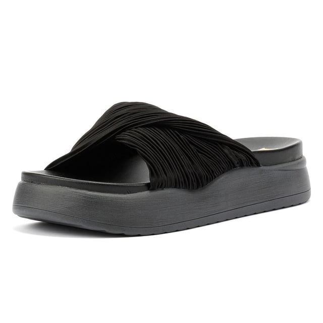 Gepolsterte Plateau-Sandalette, die sowohl Stil als auch Komfort bietet. Mit einem schicken plissierten Satin-Obermaterial und einer leichten Desert Dreamer geformten Erholungseinlegesohle, die überragende Dämpfung und ganztägige Unterstützung bietet. Perfekt für lässiges Sommertragen.