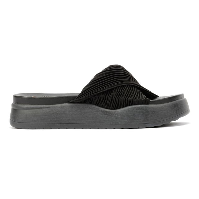 Gepolsterte Plateau-Sandalette, die sowohl Stil als auch Komfort bietet. Mit einem schicken plissierten Satin-Obermaterial und einer leichten Desert Dreamer geformten Erholungseinlegesohle, die überragende Dämpfung und ganztägige Unterstützung bietet. Perfekt für lässiges Sommertragen.