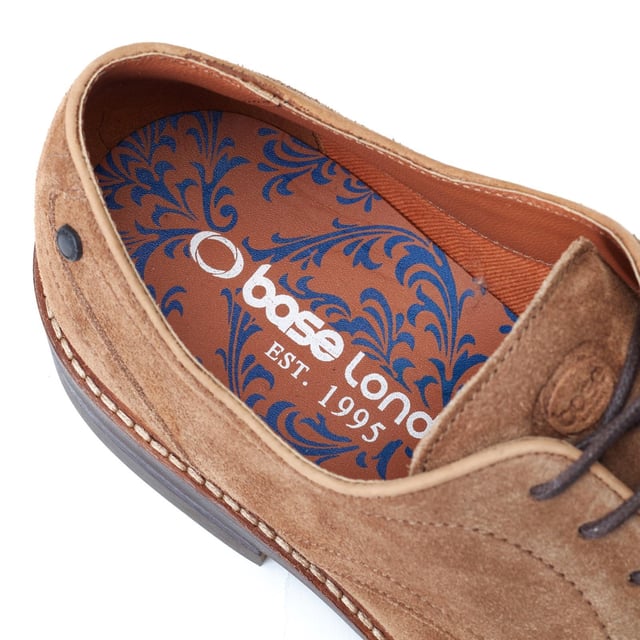 Base London Mawley Leather Men's Ginger Oxford Shoes Simple in design but packing a proud silhouette, the Mawley Derby from Base London has been treated to a summer makeover. Now available in gorgeous suede uppers, no summer soiree or wedding is safe from these bad boys.
