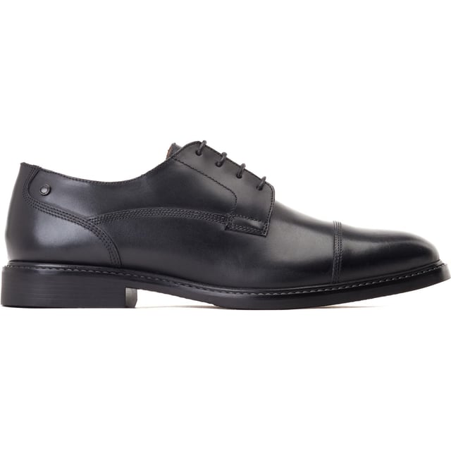 Base London Magnus Leren Zwarte Oxford Schoenen Voor Heren Straight to the point met absoluut geen poespas, de Magnus neuskap derbies van Base London zijn voor de man die zaken wil doen. Kwaliteitslederen bovenwerk, comfortabele Ortholite-binnenzool en een stevige rubberen loopzool - niks meer aan toe te voegen!