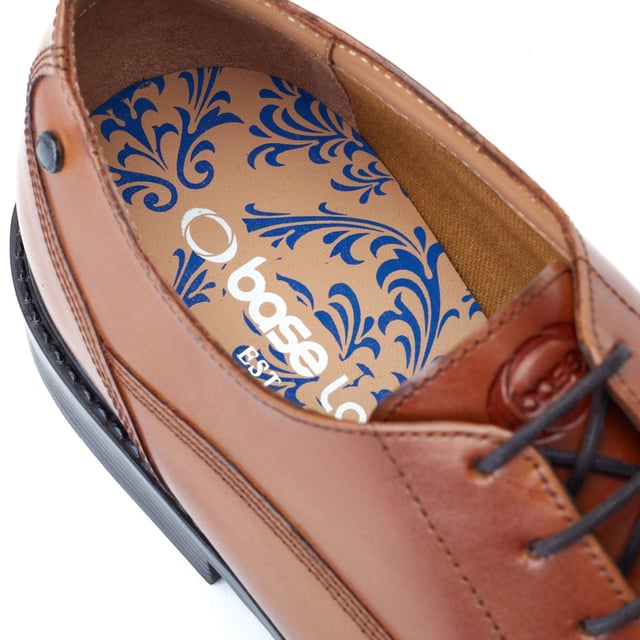 Straight to the point with absolutely no faff, the Magnus Toe-Cap Derbies from Base London are for the man that means business. Quality leather uppers, cushioned Ortholite insole and a secure rubber tread - nuff said!