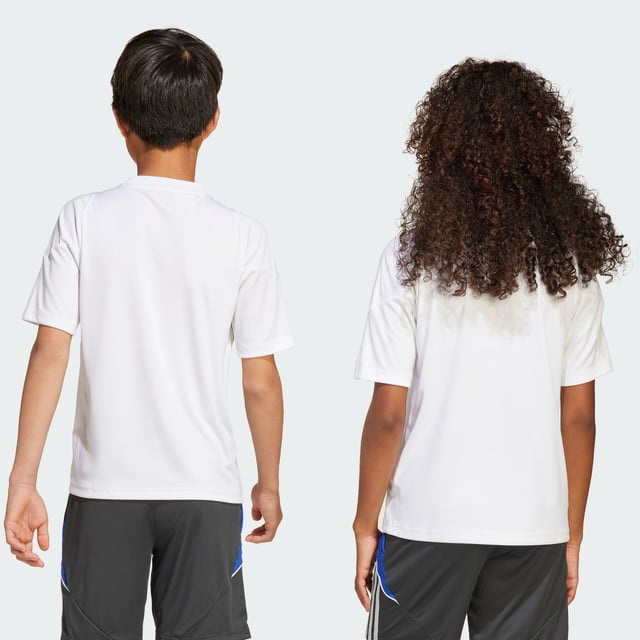 Lionel Messi makes the extraordinary look easy. Created for juniors who want to raise their own game, this adidas training jersey employs moisture-managing AEROREADY to keep you comfortable through every drill. A Messi logo on the chest shows your dedication to following in the footsteps of football's greatest.  - Regular fit - Crewneck - 100% polyester (recycled) - AEROREADY - Messi logo  Shipped by adidas