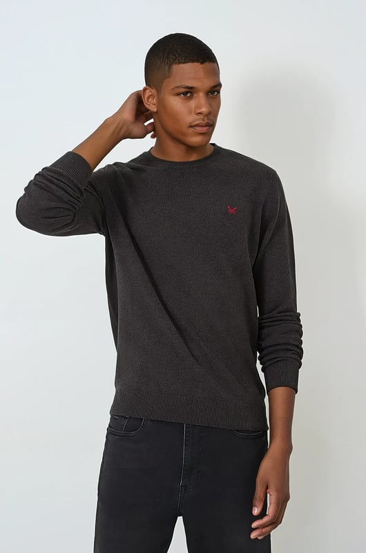 A crew neck jumper that is made from organic cotton, this jumper is ideal for layering over a tee or shirt. The crossed oars embroidery finishes it off neatly.

28" Shoulder to Hem