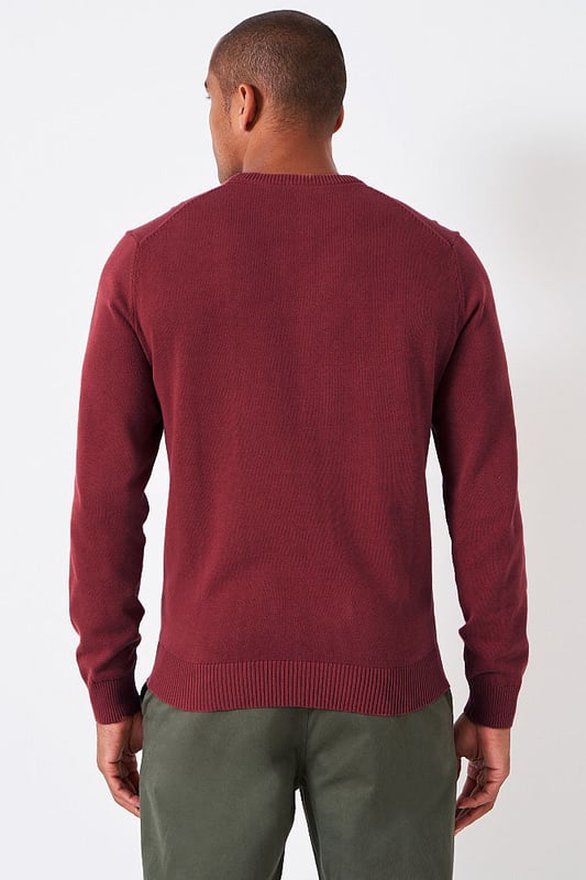 A crew neck jumper that is made from organic cotton, this jumper is ideal for layering over a tee or shirt. The crossed oars embroidery finishes it off neatly.

28" Shoulder to Hem.