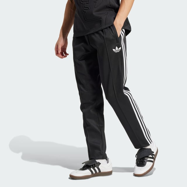Part of a special collection that commemorates a century of Colo-Colo football. These adidas track pants show off a vintage club badge and iconic Trefoil for a look rooted firmly in football's past. Cut for a slim fit from soft piqué fabric, they'll keep you comfortable in a beloved 3-Stripes silhouette.  - Slim fit - Elastic waist with drawcord - 52% cotton, 48% polyester (recycled) - Front pockets - Colo-Colo crest  Shipped by adidas