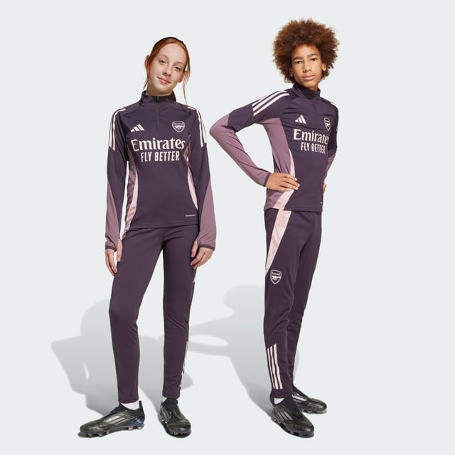 Show your fandom while you work on your fitness. These juniors' adidas Arsenal training pants will keep you feeling dry through every rep thanks to moisture-managing AEROREADY. The slim, tailored fit provides ease-of-movement for extra agility on the field. A club badge on the leg inspires your passion for football perfection.This product is made with 100% recycled materials. By reusing materials that have already been created, adidas help to reduce waste and our reliance on finite resources and reduce the footprint of the products adidas make.  - Slim fit - Drawcord on elastic waist - 100% polyester (recycled) - AEROREADY - Front zip pockets - Ankle zips - Arsenal heat-applied crest  Shipped by adidas