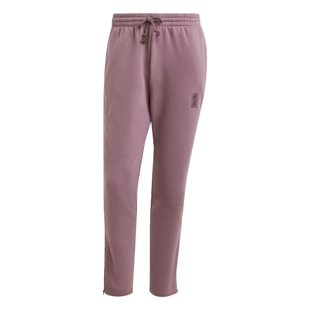 Wherever you go, show your football allegiance in style. Crafted for comfort, these adidas Real Madrid pants are built from soft fleece. Zips keep the fit tucked in at the ankles and a drawcord waist ensures you find the ideal fit. Sewn onto one leg, a club badge shares your team pride.  - Regular fit - Drawcord on elastic waist - 70% cotton, 30% polyester (recycled) - Side pockets - Back patch pocket - Ankle zips - Real Madrid sewn-on crest  Shipped by adidas