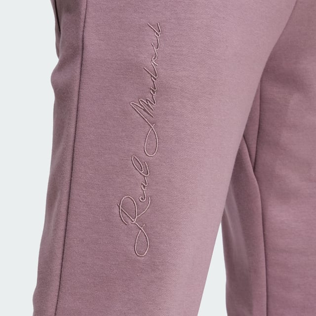 Wherever you go, show your football allegiance in style. Crafted for comfort, these adidas Real Madrid pants are built from soft fleece. Zips keep the fit tucked in at the ankles and a drawcord waist ensures you find the ideal fit. Sewn onto one leg, a club badge shares your team pride.  - Regular fit - Drawcord on elastic waist - 70% cotton, 30% polyester (recycled) - Side pockets - Back patch pocket - Ankle zips - Real Madrid sewn-on crest  Shipped by adidas