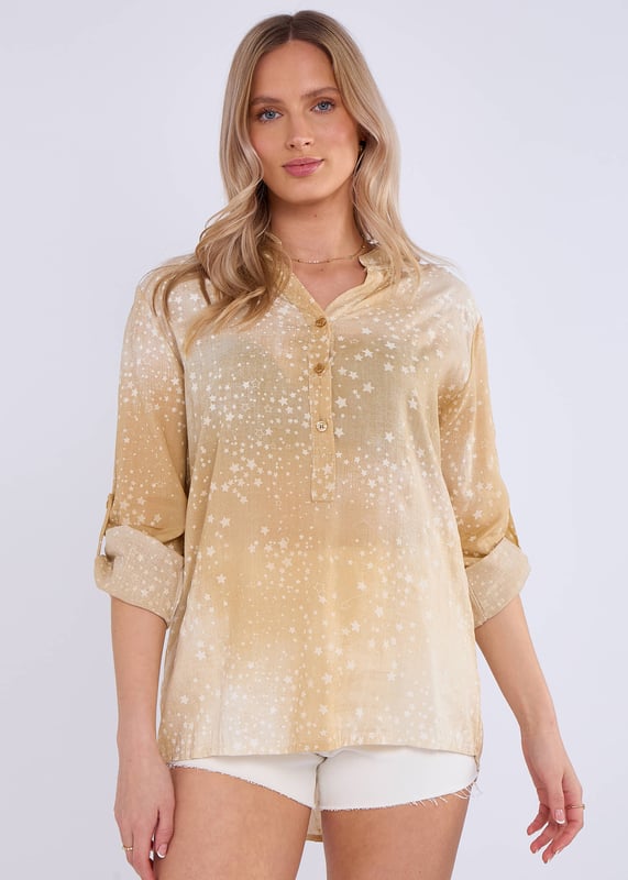 Verbessern Sie Ihren Freizeitlook mit unserem Beige Denim Look Roll Up Sleeves Oversized Top. Dieses Oberteil aus stylischem Denim-Stoff und mit hochgekrempelten Ärmeln sorgt für einen lässigen und dennoch schicken Look. Perfekt für jede Gelegenheit, bleiben Sie bequem und im Trend mit unserem übergroßen Top.