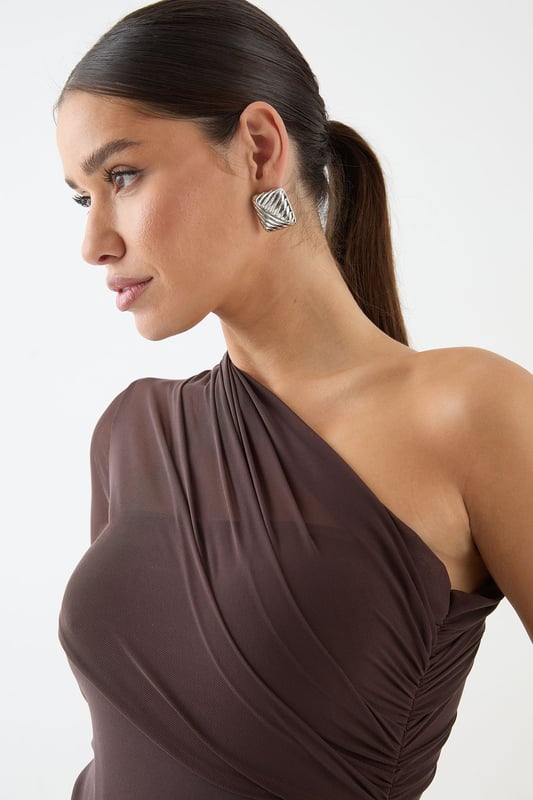 Striking one-shoulder design for a bold, asymmetric look
        Sheer mesh long sleeve adds allure and intrigue
        Figure-hugging bodysuit silhouette for a sleek fit
        Versatile piece that can be dressed up or down
        Perfect for making a statement on nights out
    
    Make heads turn in this daring mesh one-shoulder bodysuit from MissPap. The asymmetric neckline and sheer long sleeve create a captivating contrast, while the form-fitting silhouette accentuates your curves. For a night out on the town, pair it with high-waisted wide-leg jeans and statement heels to create a look that's both edgy and chic. Add some sparkle with bold earrings and a metallic clutch. When it's time to hit the dance floor, swap the jeans for a sleek mini skirt and strappy sandals. This versatile piece can also be layered under a blazer for a more sophisticated ensemble. Whether you're heading to a trendy bar or a pulsing nightclub, this bodysuit ensures you'll be the centre of attention all night long.