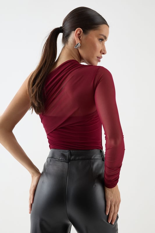 Mesh One Shoulder Bodysuit Striking one-shoulder design for a bold, asymmetric look
Sheer mesh long sleeve adds allure and intrigue
Figure-hugging bodysuit silhouette for a sleek fit
Versatile piece that can be dressed up or down
Perfect for making a statement on nights out
Make heads turn in this daring mesh one-shoulder bodysuit from MissPap. The asymmetric neckline and sheer long sleeve create a captivating contrast, while the form-fitting silhouette accentuates your curves. For a night out on the town, pair it with high-waisted wide-leg jeans and statement heels to create a look that's both edgy and chic. Add some sparkle with bold earrings and a metallic clutch. When it's time to hit the dance floor, swap the jeans for a sleek mini skirt and strappy sandals. This versatile piece can also be layered under a blazer for a more sophisticated ensemble. Whether you're heading to a trendy bar or a pulsing nightclub, this bodysuit ensures you'll be the centre of attention all night long.