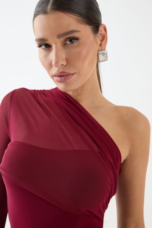 Mesh One Shoulder Bodysuit Striking one-shoulder design for a bold, asymmetric look
Sheer mesh long sleeve adds allure and intrigue
Figure-hugging bodysuit silhouette for a sleek fit
Versatile piece that can be dressed up or down
Perfect for making a statement on nights out
Make heads turn in this daring mesh one-shoulder bodysuit from MissPap. The asymmetric neckline and sheer long sleeve create a captivating contrast, while the form-fitting silhouette accentuates your curves. For a night out on the town, pair it with high-waisted wide-leg jeans and statement heels to create a look that's both edgy and chic. Add some sparkle with bold earrings and a metallic clutch. When it's time to hit the dance floor, swap the jeans for a sleek mini skirt and strappy sandals. This versatile piece can also be layered under a blazer for a more sophisticated ensemble. Whether you're heading to a trendy bar or a pulsing nightclub, this bodysuit ensures you'll be the centre of attention all night long.