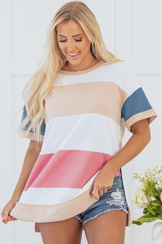 Flattering fit silhouette
  Vibrant and striking colorblock design
  Drop shoulder design for a laid
  back touch
  Side split detail for ease of movement
Material: 65% Polyester 35% Cotton