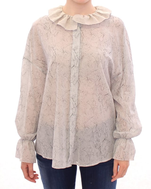 Marca: Vika Gazinskaya.
  Modelo: Blusa Tunica.
  Color: Azul.
  Material: 100% algodon.
  Cierre frontal completo con botones.
  Mangas largas.
  Detalles del logotipo.