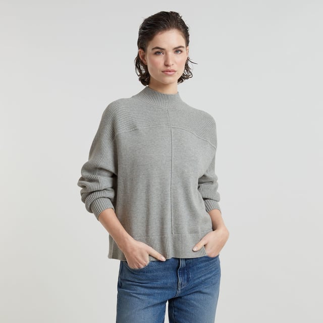 Ribbed mock neck. Shoulder panel proceeds in upper arm panel. Ribbed cuffs and waist. Vertical stripe in 3D at the front and back. Woven G-Star Originals label at the lower front. Zip closure. Boxy Jumper Mock offers a relaxed, loose fit in a shorter length. The ribbed section on the shoulder proceeds in an upper arm panel. The 3D stripe at the front and back adds interest. 95% Cotton, 5% Cashmere. Built-in stretch. Loose