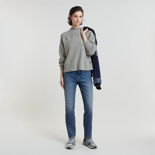 Ribbed mock neck. Shoulder panel proceeds in upper arm panel. Ribbed cuffs and waist. Vertical stripe in 3D at the front and back. Woven G-Star Originals label at the lower front. Zip closure. Boxy Jumper Mock offers a relaxed, loose fit in a shorter length. The ribbed section on the shoulder proceeds in an upper arm panel. The 3D stripe at the front and back adds interest. 95% Cotton, 5% Cashmere. Built-in stretch. Loose