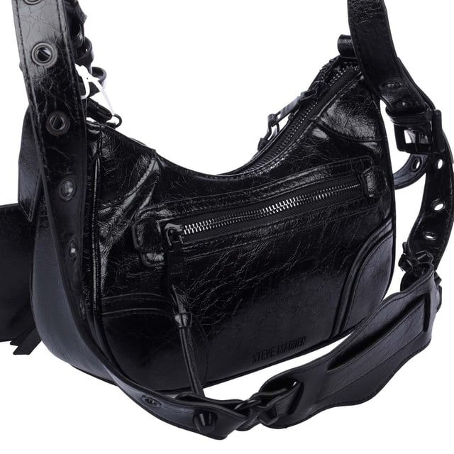 Met zijn handige ritssluiting biedt de Glowing Cross-Body gemakkelijke toegang tot je bezittingen en een veilige sluiting.Met een binnenvak aan de voorkant en een ritsvak aan de achterkant straalt deze tas gemak uit, zodat je je kleinste benodigdheden bij de hand kunt houden. Ontworpen in een glinsterende zilveren kleur wordt deze tas een draagbare spotlight waarmee je kunt wedijveren met de sterren met je glans, terwijl de metalen stud details doen denken aan de vroege jaren '90, een combinatie van hedendaags met nostalgie om een trendy silhouet te creëren.