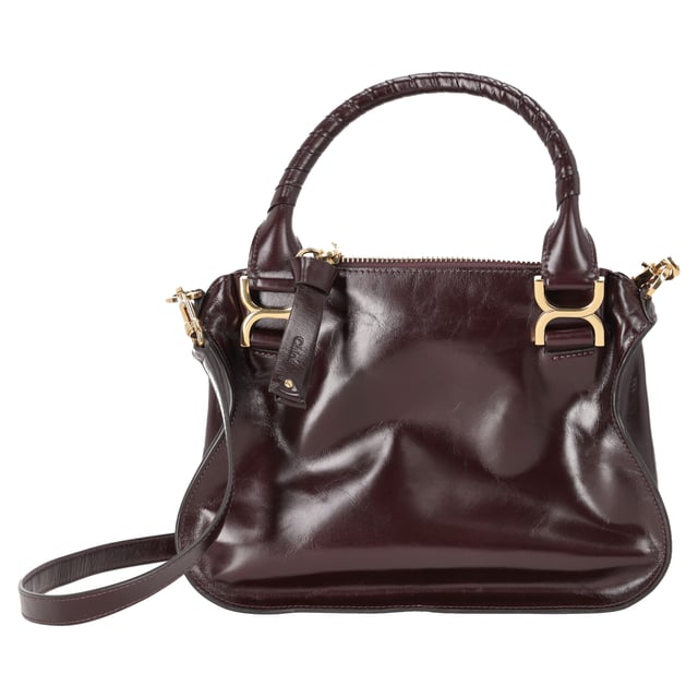VINTAGE, RRP AS NEW
The Small Marcie Bag by Chloé is a graceful blend of structure and softness, crafted from luxurious shiny burgundy calfskin. Its gently slouched silhouette is accented with intricate saddle stitching, signature gold-tone hardware, and hand-wrapped double handles. The flap is secured with the line’s signature leather tassels, adding a touch of free-spirited charm to a refined classic.


Chloé Small Marcie Bag in Shiny Burgundy Leather
Condition: Very good
Signs of wear: No retail tag, No visible sign of wear., Lightly used but very well maintained. Minor creasing, light worn corners, light scratches.
Packaging: Dust bag
Color: Red | burgundy
Material: Leather | ] leather
Size: One Size | One Size
Measurements: Width: 90; Height: 220; Length: 310; Handle drop: 150; Strap length: 940
SKU: NAPPUDEBA527519W