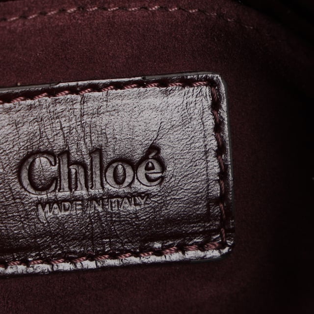 VINTAGE, RRP AS NEW
The Small Marcie Bag by Chloé is a graceful blend of structure and softness, crafted from luxurious shiny burgundy calfskin. Its gently slouched silhouette is accented with intricate saddle stitching, signature gold-tone hardware, and hand-wrapped double handles. The flap is secured with the line’s signature leather tassels, adding a touch of free-spirited charm to a refined classic.


Chloé Small Marcie Bag in Shiny Burgundy Leather
Condition: Very good
Signs of wear: No retail tag, No visible sign of wear., Lightly used but very well maintained. Minor creasing, light worn corners, light scratches.
Packaging: Dust bag
Color: Red | burgundy
Material: Leather | ] leather
Size: One Size | One Size
Measurements: Width: 90; Height: 220; Length: 310; Handle drop: 150; Strap length: 940
SKU: NAPPUDEBA527519W