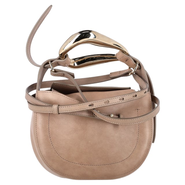 VINTAGE, RRP AS NEW
The Chloé Small Kiss Bag blends soft structure with bold detailing, crafted in smooth grained calfskin leather for a luxurious hand feel. Featuring a sculptural gold-tone handle—shaped like a kiss—and a removable long leather strap, this piece transitions easily from shoulder bag to handheld clutch. The interior is lined in beige suede with a convenient slip pocket for essentials.


Chloé Small Grain Kiss Bag Motty in Beige Calfskin Leather
Condition: Very good
Signs of wear: No retail tag, Minor sign of wear or markings., Lightly used but very well maintained. Minor creasing, light worn corners, light scratches.
Packaging: Dust bag
Color: beige
Material: Leather | leather
Size: One Size | One Size
Measurements: Width: 200; Height: 80; Length: 180; Handle drop: 120; Strap length: 1000
SKU: NAPPUGBBA520633W