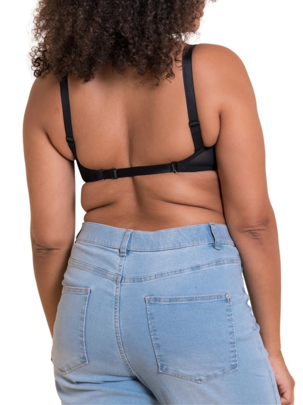 Curvy Kate Superhero Plunge Multiway Bra. Multiway bra with a low plunge, foam lined padded cups, swan hook back band with an adjustable slider, multiway straps that can be positioned in mumerous ways due to the eyeletted top cup and a low back extender to lower the band by 1-2 inches. The product is recommended for hand wash only.