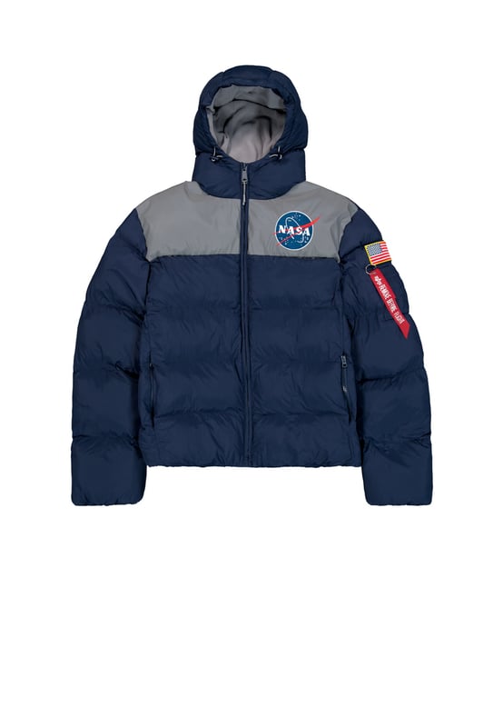 The HP NASA Jacket by Alpha Industries is ideal for cold weather. Featuring a comfortable regular fit, it's crafted from nylon with polyester lining and filling. Notable details include the NASA patch, the utility pocket with RBF tag, and flag labels on the sleeves. The elastic band on the hood and hem allows for an adjustable fit, while polar fleece provides extra warmth. Ready to withstand the elements.
