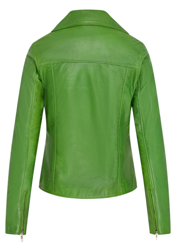 Diese auffällige Bikerjacke aus luxuriösem Lammnappaleder bietet eine schlanke, moderne Passform mit einem weichen Satinfutter für ganztägigen Tragekomfort. Mit vier Außentaschen und einer Innentasche ist sie stilvoll und praktisch zugleich. Perfekt, um lässige Outfits mit einer lebendigen, ausgefallenen Note aufzuwerten. Hauptmerkmale: Aus hochwertigem Lammnappaleder. Weiches und atmungsaktives Satin-Innenfutter. Klassische Biker-Silhouette mit asymmetrischem Reißverschluss. Vier funktionale Außentaschen (mit Reißverschluss und Klappe). Eine Innentasche für zusätzlichen Komfort. Reißverschlussbündchen für verstellbare Passform und Stil. Leicht und geschmeidig für hohen Tragekomfort.