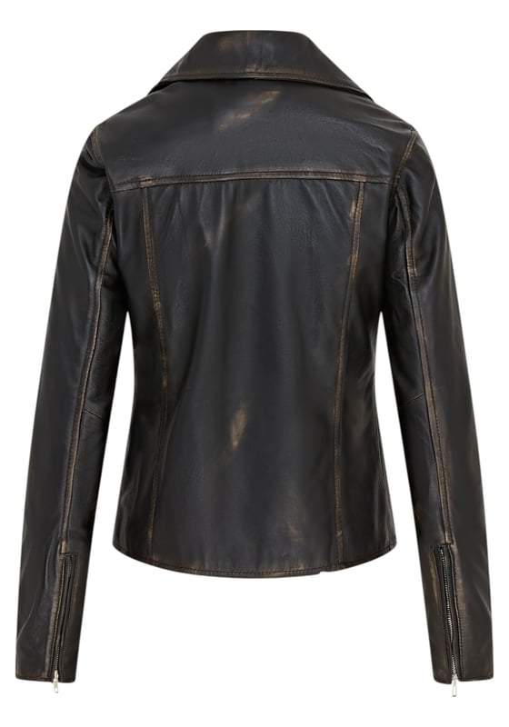 Diese auffällige Bikerjacke aus luxuriösem Lammnappaleder bietet eine schlanke, moderne Passform mit einem weichen Satinfutter für ganztägigen Tragekomfort. Mit vier Außentaschen und einer Innentasche ist sie stilvoll und praktisch zugleich. Perfekt, um lässige Outfits mit einer lebendigen, ausgefallenen Note aufzuwerten. Hauptmerkmale: Aus hochwertigem Lammnappaleder. Weiches und atmungsaktives Satin-Innenfutter. Klassische Biker-Silhouette mit asymmetrischem Reißverschluss. Vier funktionale Außentaschen (mit Reißverschluss und Klappe). Eine Innentasche für zusätzlichen Komfort. Reißverschlussbündchen für verstellbare Passform und Stil. Leicht und geschmeidig für hohen Tragekomfort.