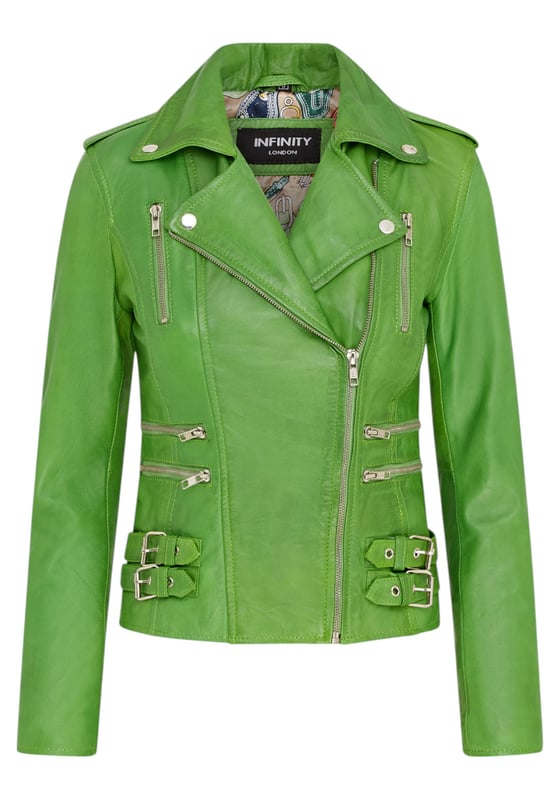 Diese zweireihige Bikerjacke ist ein Verkaufsschlager und wird für ihre scharfe Silhouette und ihr stilvolles Flair geliebt. Mit einem breiten Revers, Schulterklappen und mehreren Reißverschlusstaschen verbindet sie Funktionalität mit Mode. Verstellbare Schnallenlaschen und die schmale Passform verbessern Komfort und Stil. In vielen Farben erhältlich. Hauptmerkmale: 100 % hochwertiges, ultraweiches Nappaleder; Hochwertiges Futter aus Polyestermischung; Dezentraler YKK-Reißverschluss; Breites Revers mit Druckknöpfen; Schulterklappen mit Druckknopfverschluss; Sechs Außentaschen mit Reißverschluss zur Aufbewahrung; Verstellbare Schnallenlaschen an den Hüften; Schmal geschnittenes, verkürztes Bikerdesign
