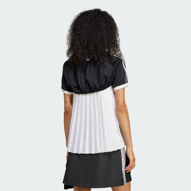 The adidas Originals R3CD Cali Tee goes for a more casual, laid-back aesthetic. Encouraging play with your style, there are two layers in one — first the tank top with details that call on the '90s and early aughts, then the over layer which can easily be mixed and matched with other pieces in your wardrobe. The back of the tank top is crafted with pleated woven fabric, while the front is a classic ribbed material.  - Slim fit - Part A: Ribbed crewneck - 53% cotton, 47% polyester (recycled) - Part A: Ribbed cuffs - Two-piece construction  Shipped by adidas