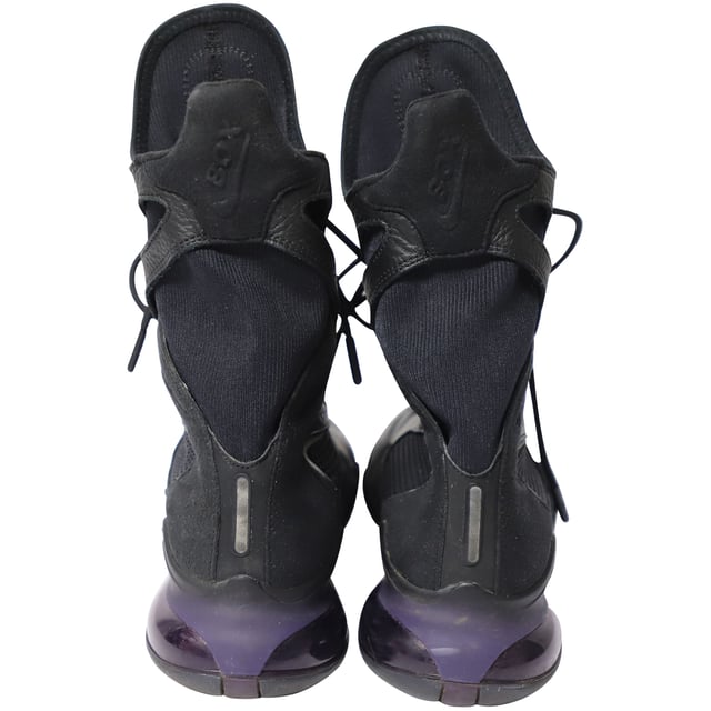 VINTAGE, RRP AS NEW
Add the right dose of luxe ease to your regular training style with this pair of Nike  Air Max Box 'Black Grand Purple'. Covered in durable materials these shoes feature a lace-up front,  well-designed soles, and comfortable insoles.

Nike Women's Air Max Box 'Black Grand Purple'  AT9729 005
Condition: Very good
Sign of wear: Dirt stains all over, leather creases,
Material: Leather
Color: Black
Size: 36 / US5.5 / UK3
SKU: 129781