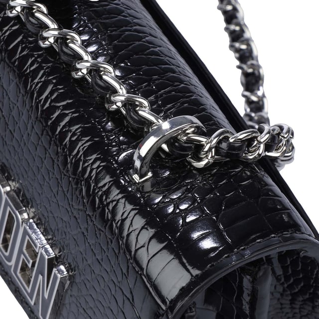 Adjustable shoulder strap.One main compartment.Closes with plug fastener.Slip pocket on the back.One zip pocket.One slip pocket.Divider with zip pocket.Detachable pendant.