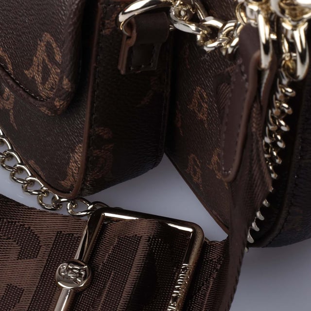 Detachable handle.Removable and adjustable shoulder strap.One main compartment.Slip pocket on the back.Closes with zipper.One slip pocket.Separate case.
