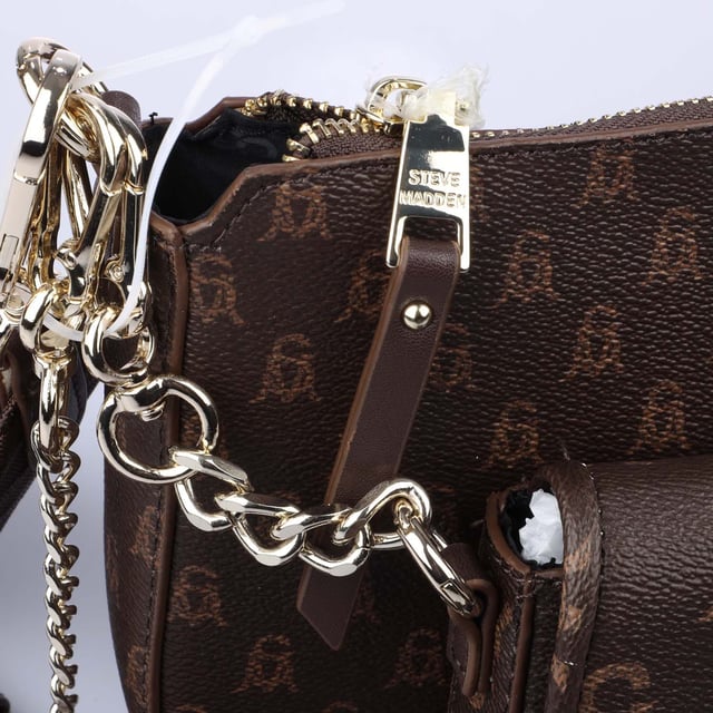 Detachable handle.Removable and adjustable shoulder strap.One main compartment.Slip pocket on the back.Closes with zipper.One slip pocket.Separate case.