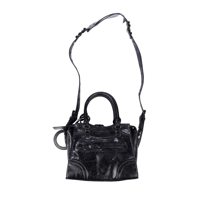 One zip pocket on the front.Zip pocket on the back.Closes with two-way zipper.Two handles.Removable and adjustable shoulder strap.Detachable pendant.Separate case.Inside:One main compartment.One zip pocket.One slip pocket.Separate case.