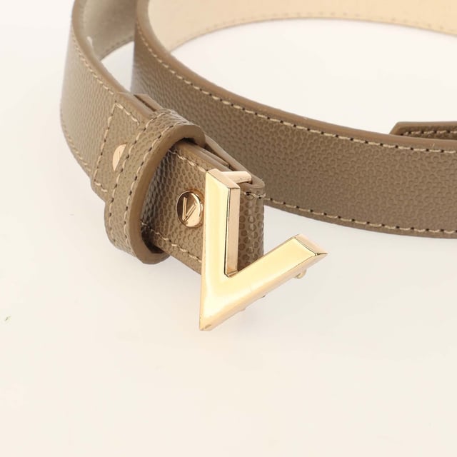 featuring a moulded leather pattern with stitched detail to the edges along with a gold tone metal buckle fastening  completed with the Mario Valentino branding.