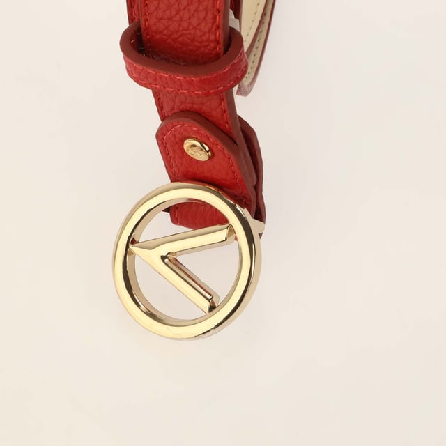 The ‘Round Buckle’ belt is part of the New Season collection from Valentino Bags. This everyday accessory is crafted from premium pebbled PU with gold tone hardware. Statement logo buckle adds detail. An easy to wear adjustable style. Signature Valentino Bags branding is seen throughout.