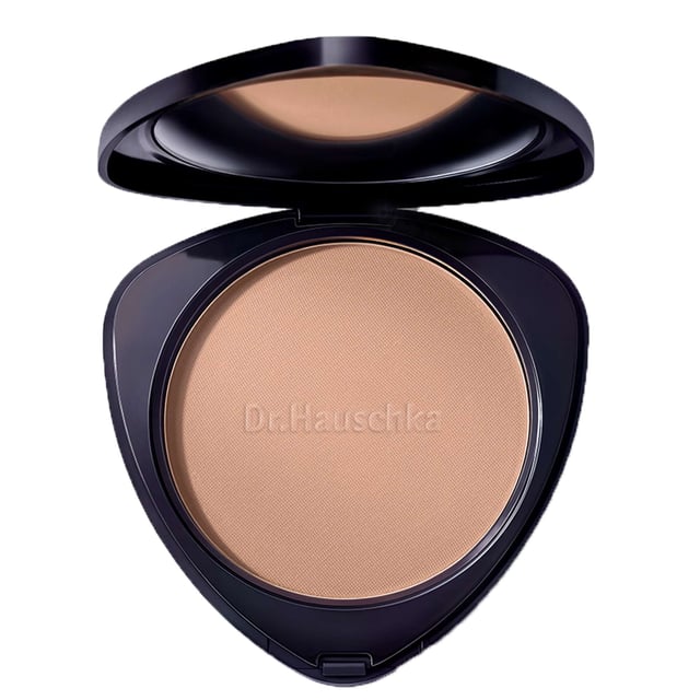 Experience the sun-kissed radiance with Dr. Hauschka Bronzing Powder in 01 Bronze. This 100% natural and organic formula is certified by NATRUE and is free from synthetic fragrances, dyes, and preservatives. Perfect for sensitive skin, it features soothing botanical ingredients like witch hazel and sage, ensuring a comfortable application. The sheer powder provides a translucent bronzed effect, enhancing your natural beauty while nourishing your skin. Radiate vitality and embrace a healthy glow with this eco-friendly bronzing powder, ideal for everyday use.