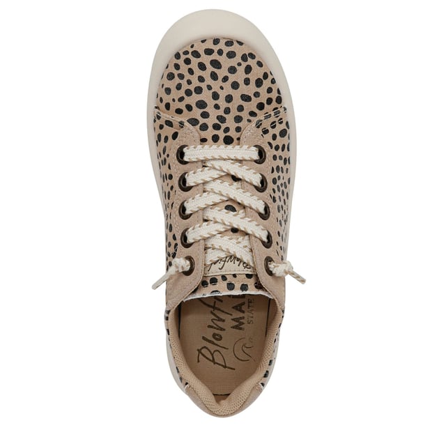 Dames Blowfish Malibu Boardwalk Slip On Trainers in dierenprint.Laidback lace-up pumps met vintage look details.- Stoffen bovenkant met allover dierenprint.- Ronde teen.- Slip-on ontwerp.- Elastische randen voor eenvoudig aan- en uittrekken.- Decoratieve vetersluiting met gemerkte metalen oogjes.- Handtekening Blowfish Malibu merk tab op tong.- Comfortabele voering van textiel.- Kussen voetbed van schuim.- Vegan.- Textiel bovenkant en voering Synthetische zool.- Ref: J2696F2251