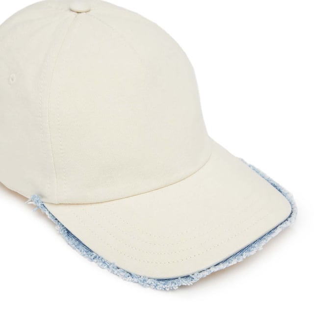‘C-OBIK’ baseball cap from Diesel. Made of cotton, this item features an adjustable strap at the back, red logo patch and blue frayed denim at the visor. Ref: A101570GEAK1AB.